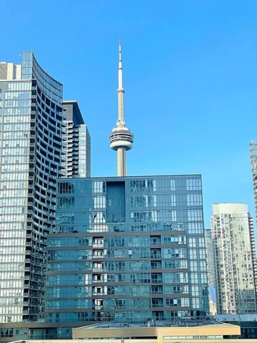 Stunning Luxurious Lakeview Condo By Cn Tower Toronto Exteriör bild
